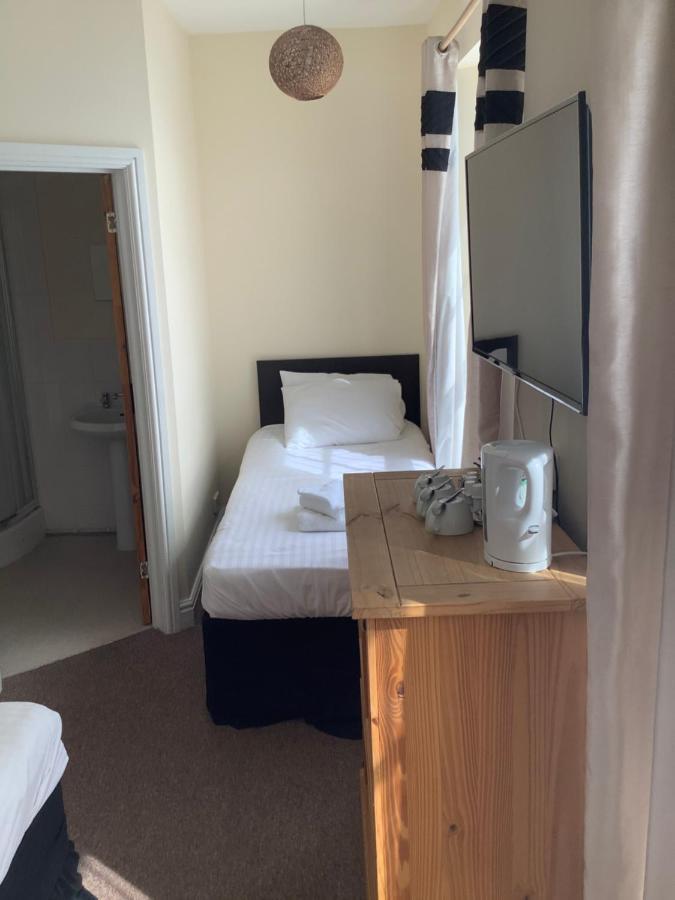 Double or Twin Room with Shower